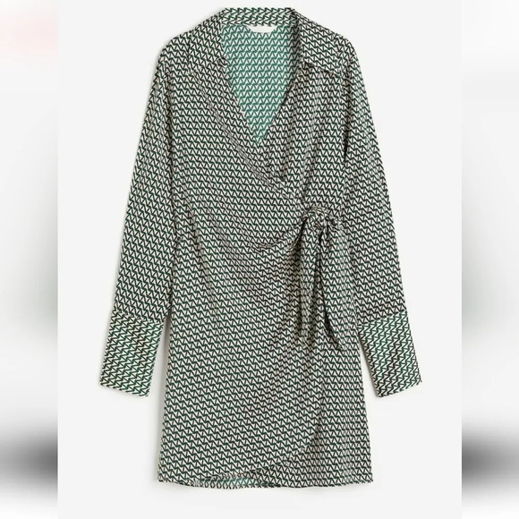 H&M Satin wrap dress green patterned. Size small NWT - Picture 1 of 9